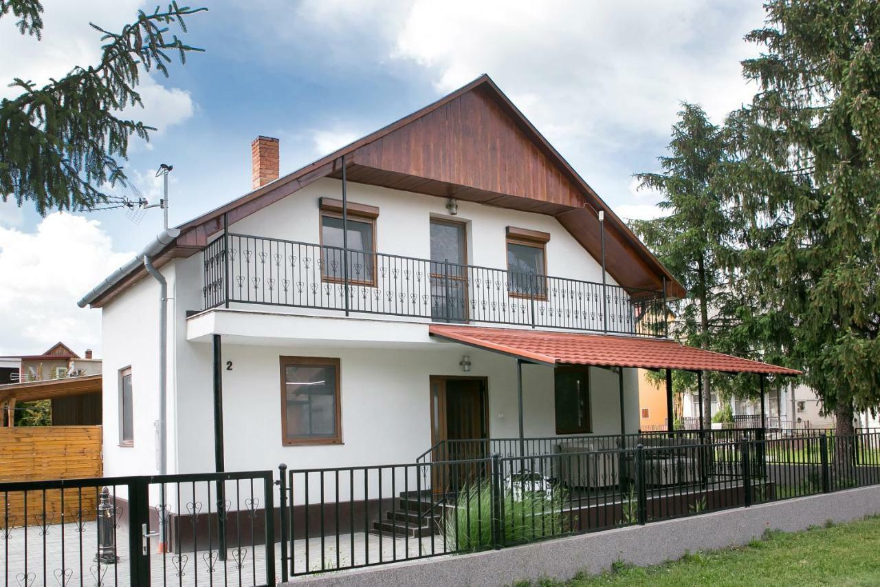 Starlight Apartment Mezőkövesd Exteriör bild